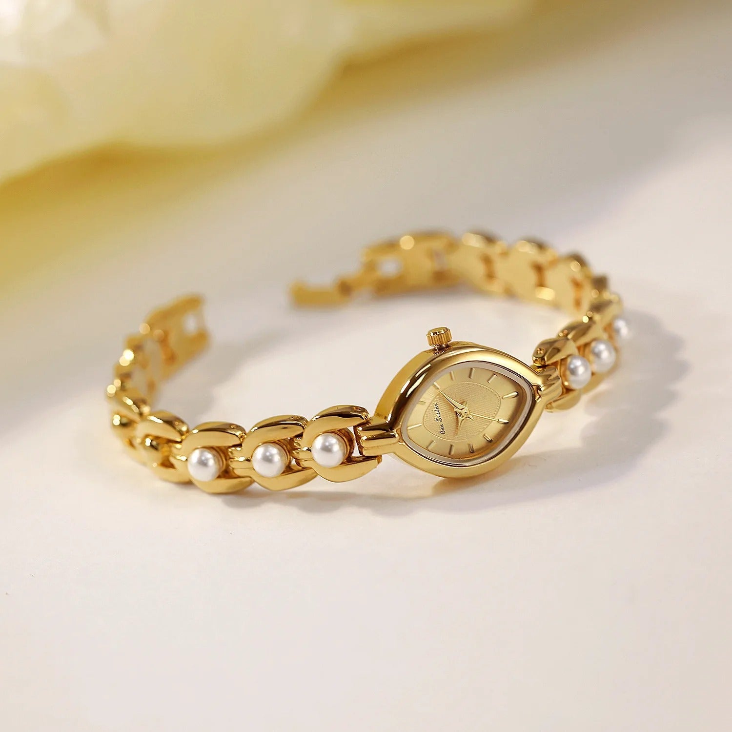 Luxury Pearl Bracelet Watch – Stylish & Waterproof for Women